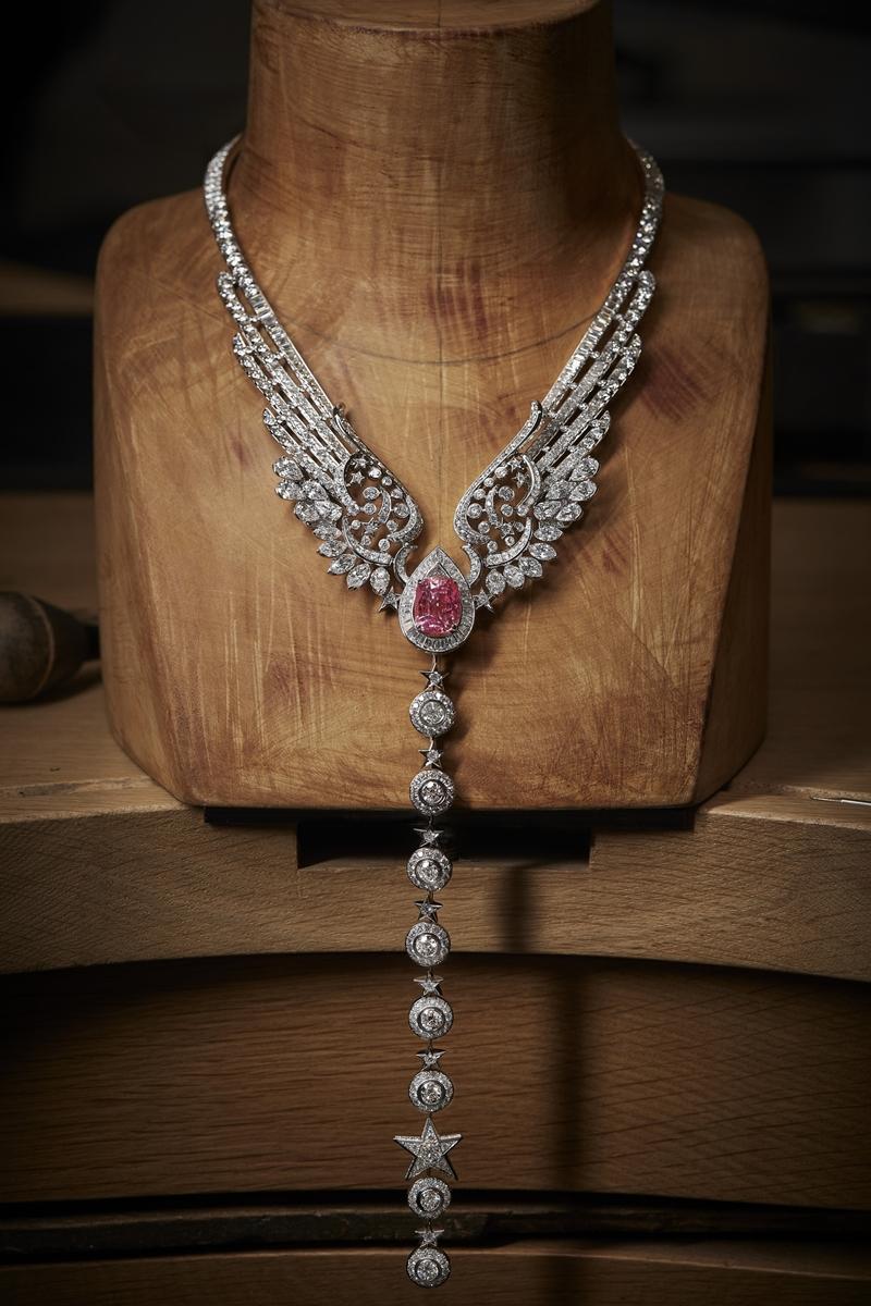 Wings of CHANEL項鍊。（CHANEL提供）