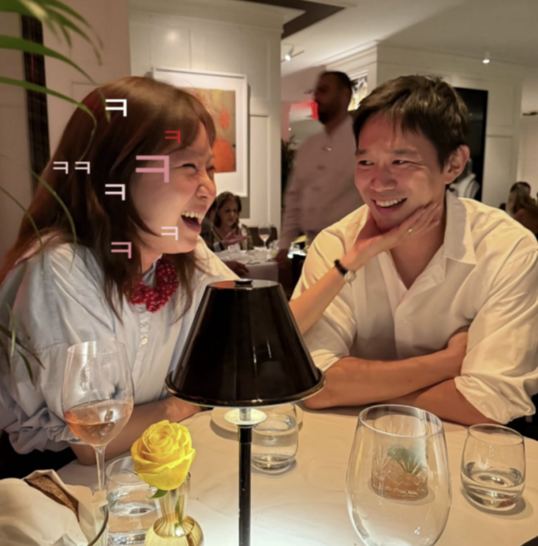 孔曉振開心調戲Kevin Oh。
