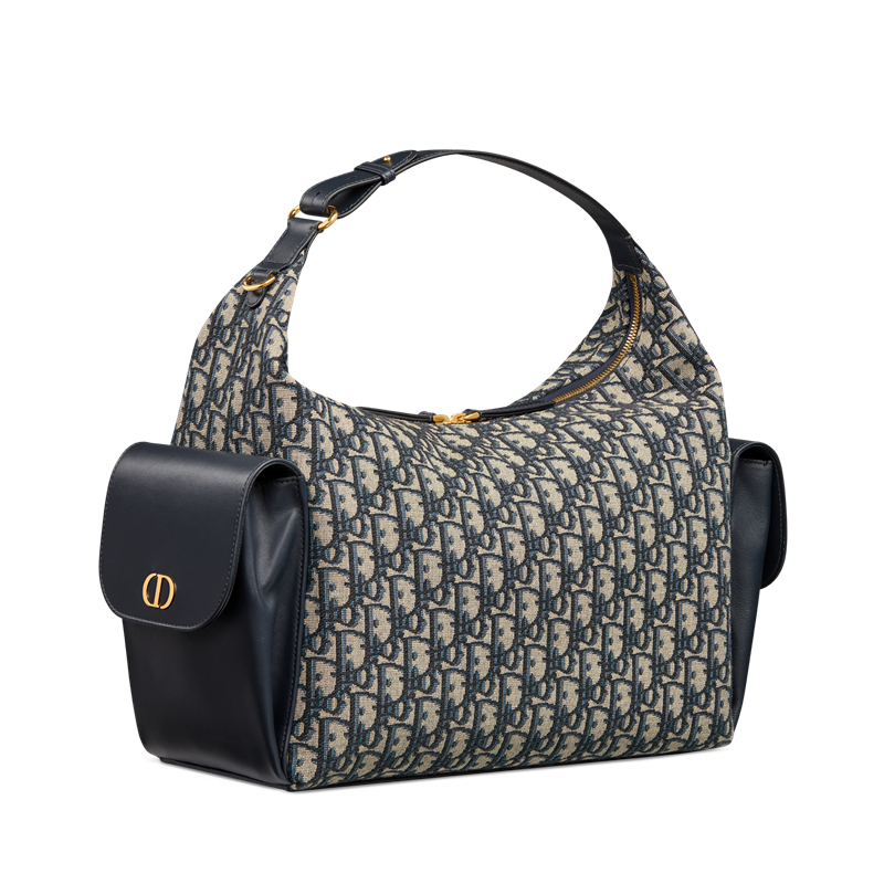 Dior D-Dream Oblique緹花大型包款，135,000元。（Dior提供）