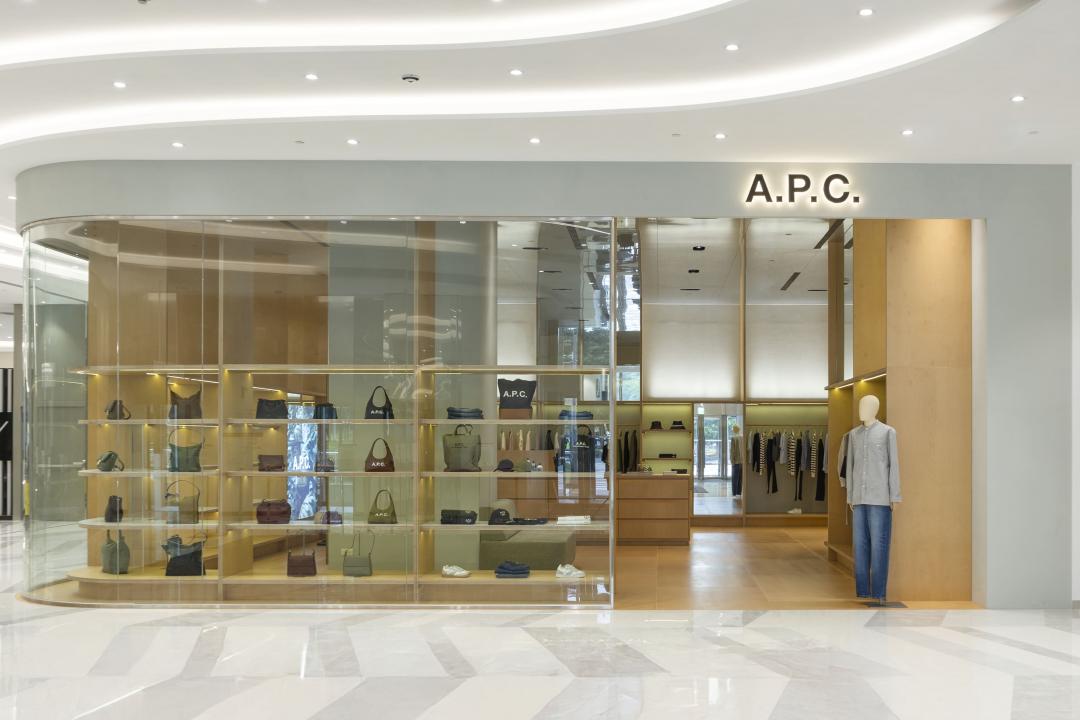 A.P.C.進駐信義區新開幕百貨Dream Plaza一樓，開幕全台最大店。