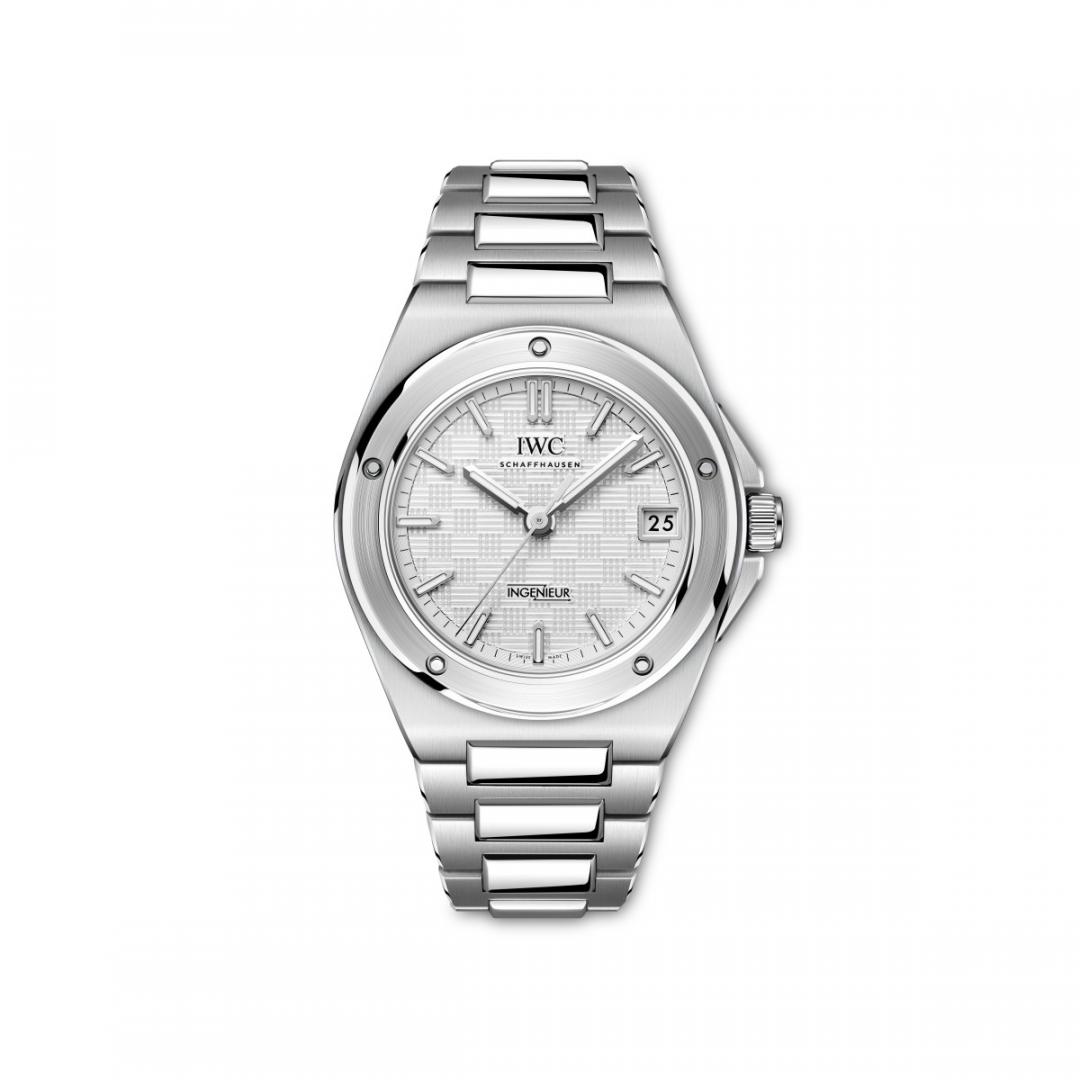 IWC工程師自動腕錶35，精鋼錶殼錶帶、白色錶盤，327,000元。