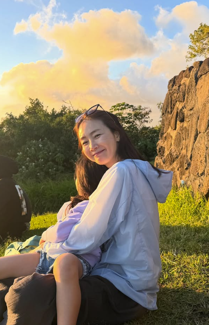 崔智友和女兒開心度假。(翻攝自IG，以下同)