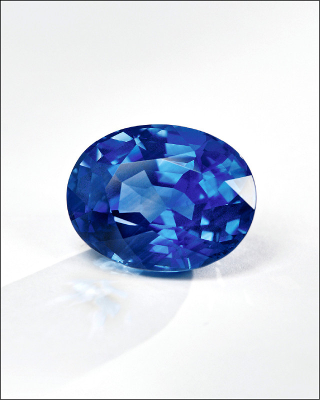 Chaumet Carnation康乃馨18K白金可轉換項鍊，主石為一顆36.44克拉斯裏蘭卡藍寶石。