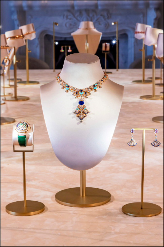BVLGARI Mediterranea系列Sicilian Sapphire項鍊，玫瑰金、藍寶石、綠松石、鑽石。