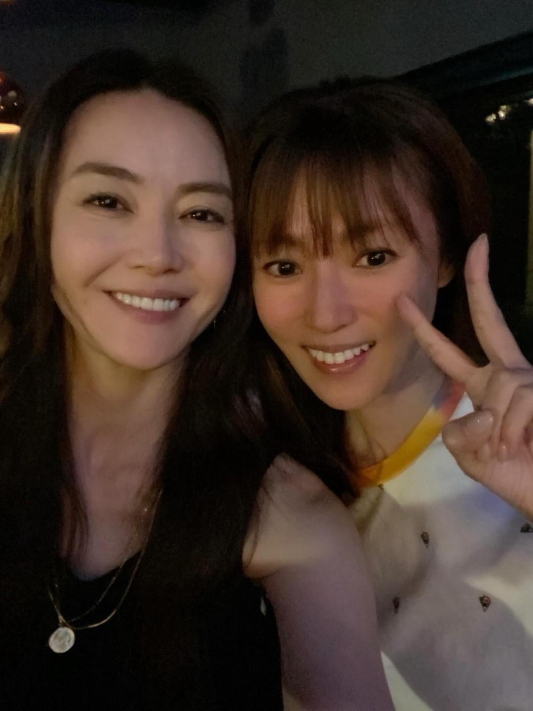 深田恭子探班觀月亞裏莎，留下難得同框照。（翻攝自kyokofukada_officia ig）