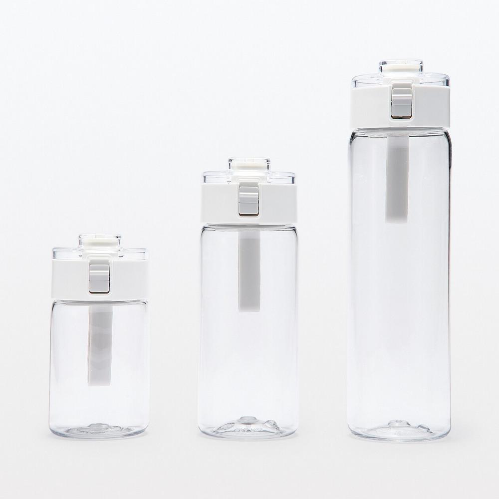 MUJI攜帶式透明水壺，350-800ml，290-390元。