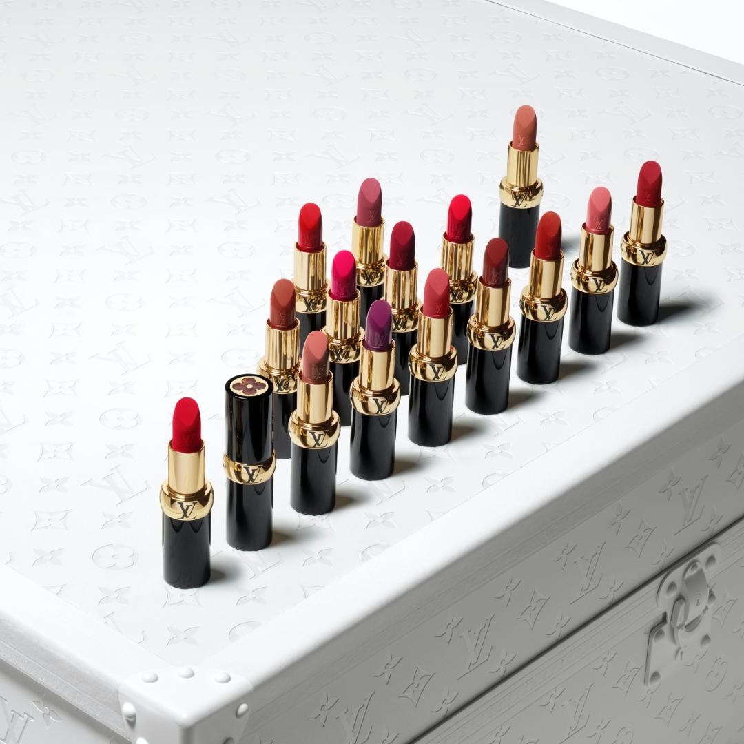 LV ROUGE唇膏，共有55款色號。5,000元。
