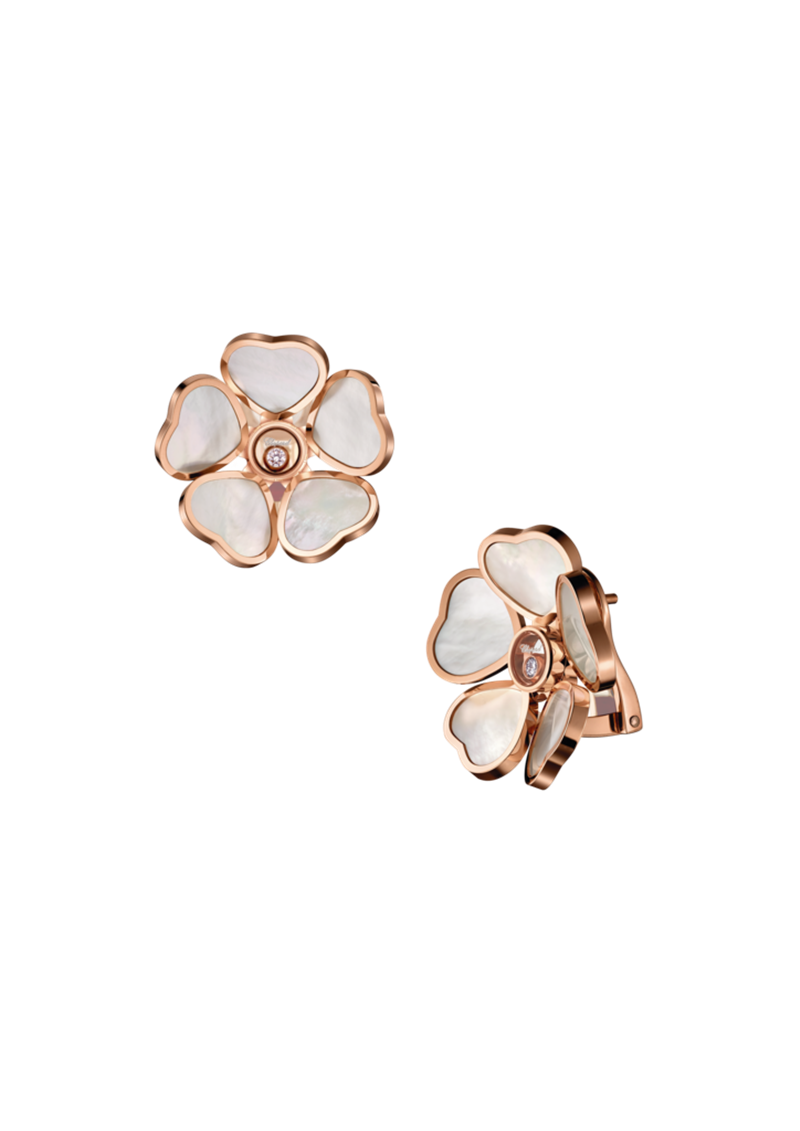 Happy Hearts系列耳環，315,000元。（Chopard提供）
