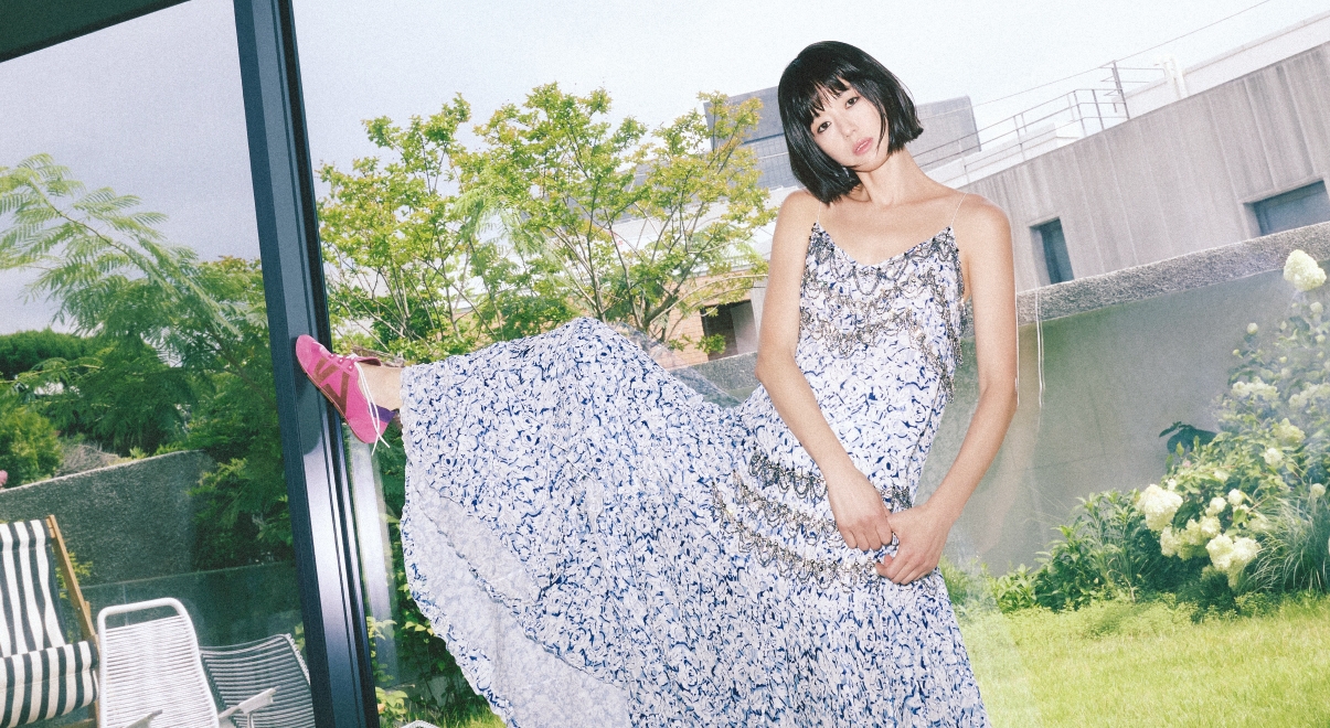 全智賢挑戰「狗啃劉海」新造型！洋裝配白襪登《GQ》回春宛如女大生