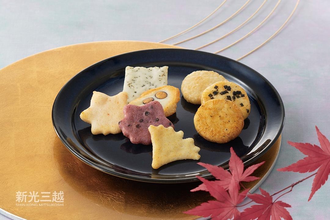 小倉山莊 月下紅葉16入中紙盒，推薦價1,150元。（首度登台，初登場）