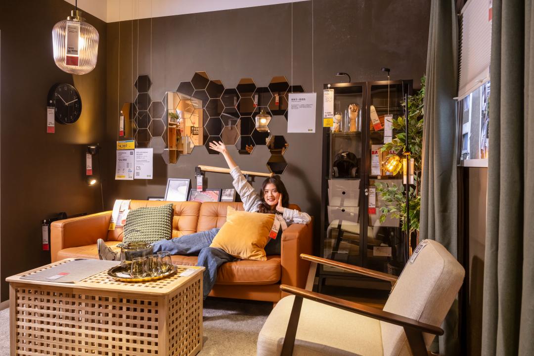 選擇客廳展間，將有機會把所有家具免費帶回家。