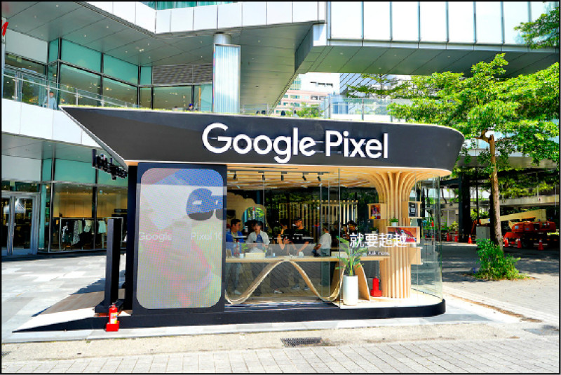 Google即日起信義區香堤大道廣場設立「Google Pixel Space」沉浸式體驗空間。（記者黃肇祥攝）