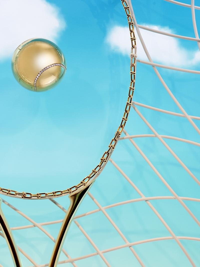 鑲嵌鑽石打造的網球拍與網球。（Tiffany & Co.提供）