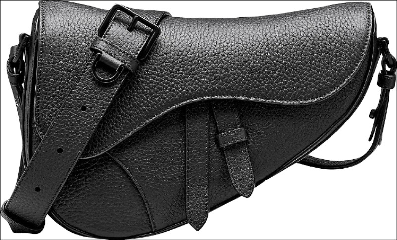 Dior Saddle黑色粒面小牛皮馬鞍包，115,000元。