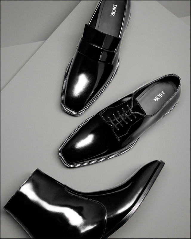 圖上至下：Dior Palmarès黑色超光滑小牛皮樂福鞋，37,000元；小牛皮德比鞋，41,000元；小牛皮低筒靴，價格店洽。