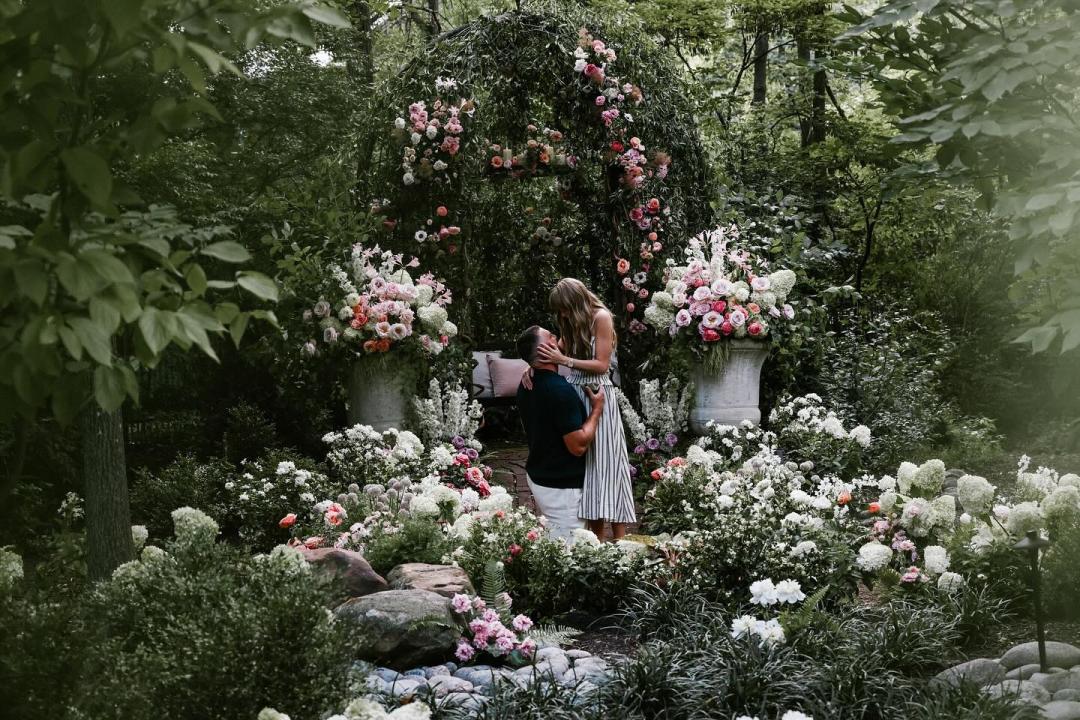泰勒絲男友求婚成功，兩人宣布即將結婚。