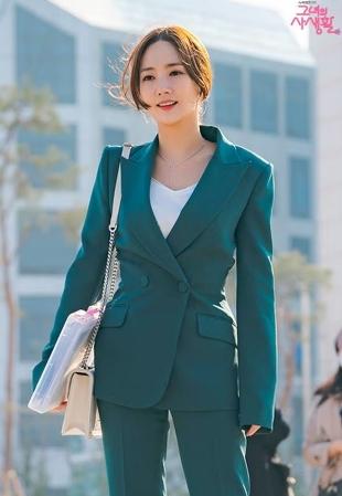 樸敏英過去在韓劇中時常以俐落的西服造型亮相。（翻攝自instagram）