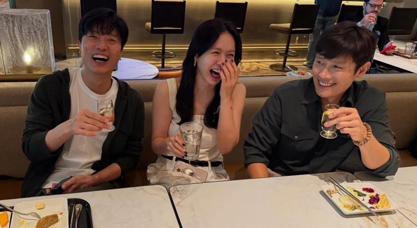 孫藝真同框李炳憲燦笑破鬧翻傳聞。