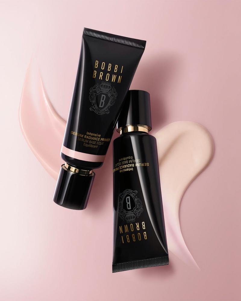 Bobbi Brown冬蟲夏草精華亮膚持妝乳SPF25/PA++，40ml /2,150元。