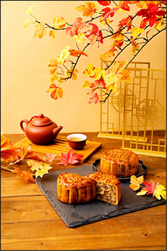 京站時尚廣場推出多款「喫餅配茶香」精緻禮盒，為佳節團聚增添儀式感。（京站提供）