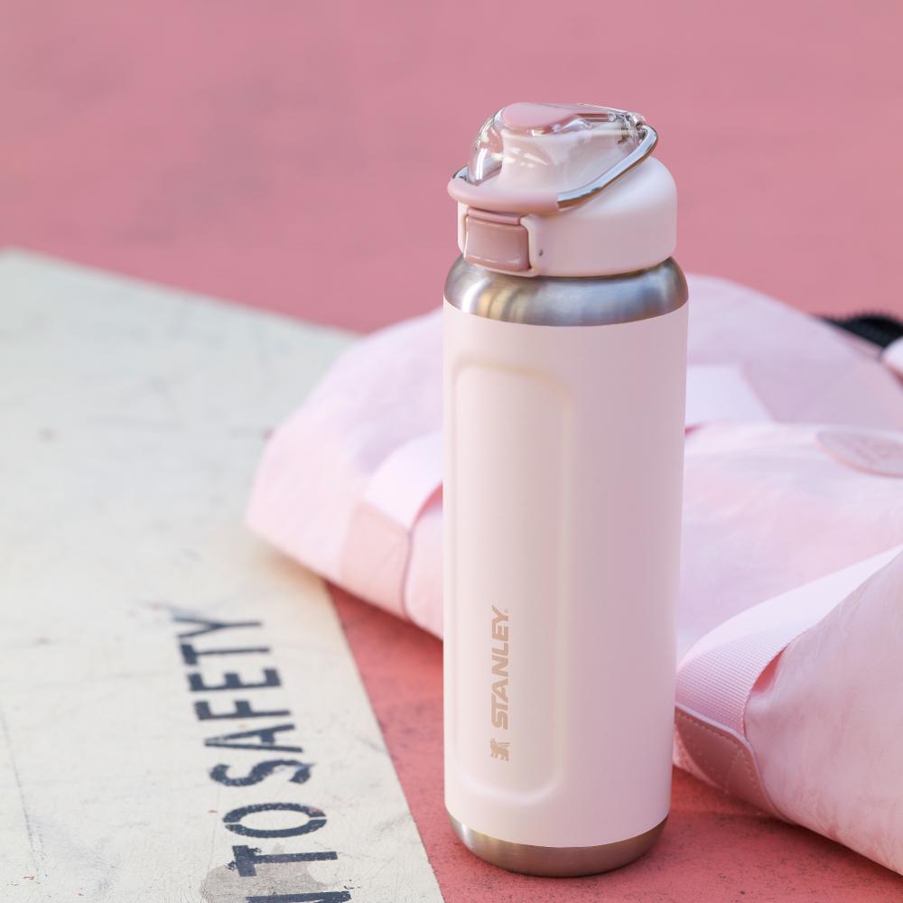 美國爆紅保溫瓶Stanley推全新彈蓋款！單手即可補水 附提把攜帶更方便