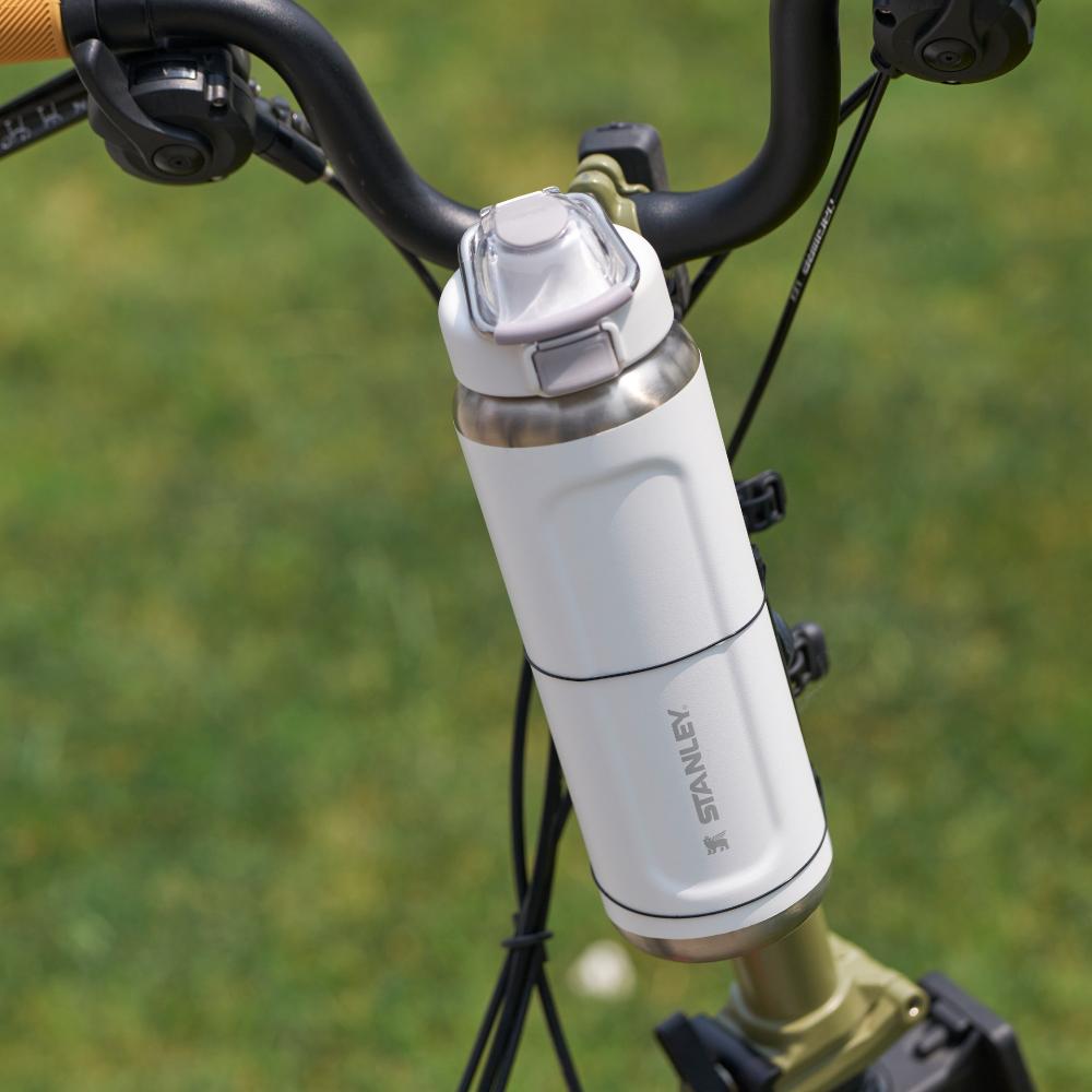 瓶身凹槽設計方便好握。