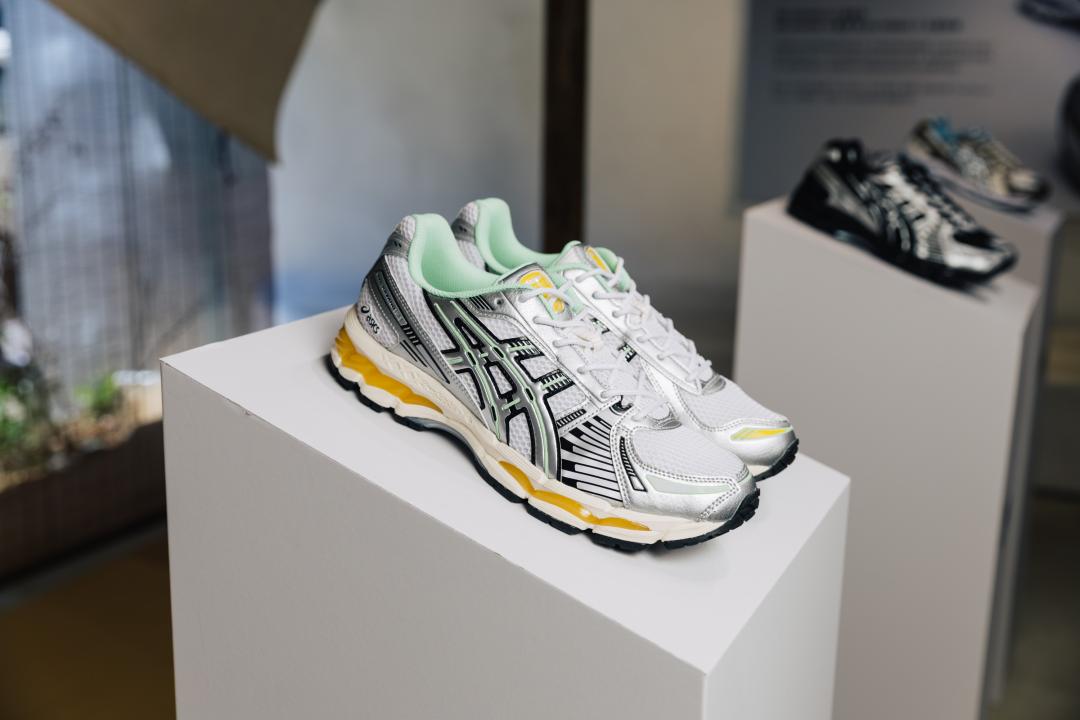 GEL-KAYANO 12.1青檸黃，售價NT$5,480元。