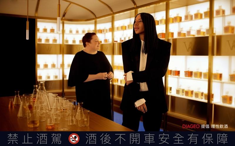 首席調酒師Emma Walker博士與高級訂製服裝品牌創意總監Olivier Rousteing。（DIAGEO提供）