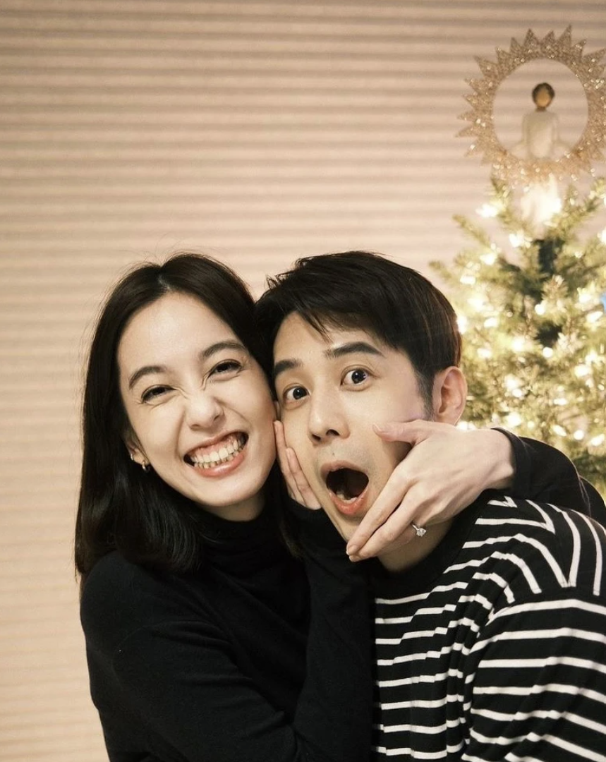 胡宇威送上2克拉婚戒，向陳庭妮求婚成功。