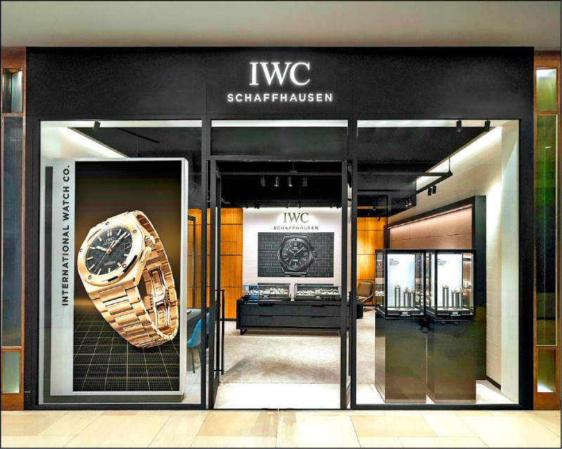 看準中台灣腕錶藏家的實力，IWC台中大遠百專賣店全新開幕。