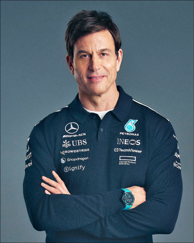 AMG馬石油F1車隊首席執行官Toto Wolff佩戴全新聯名腕錶。