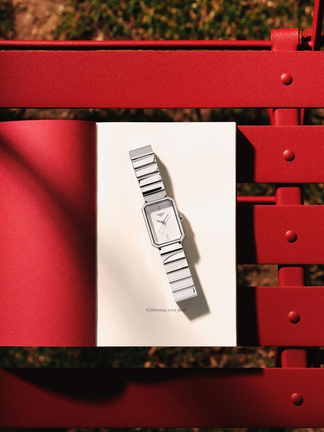 TISSOT SRV系列腕錶，白色錶盤、精鋼錶帶，12,700元。