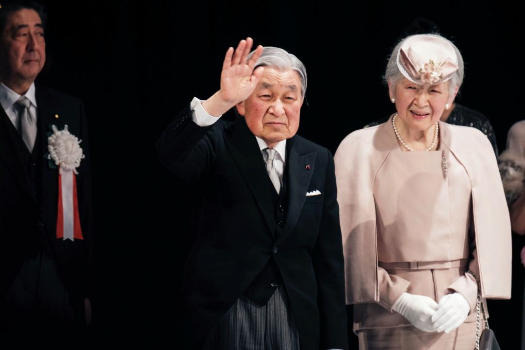 日本上皇和上皇後依舊受到尊崇。