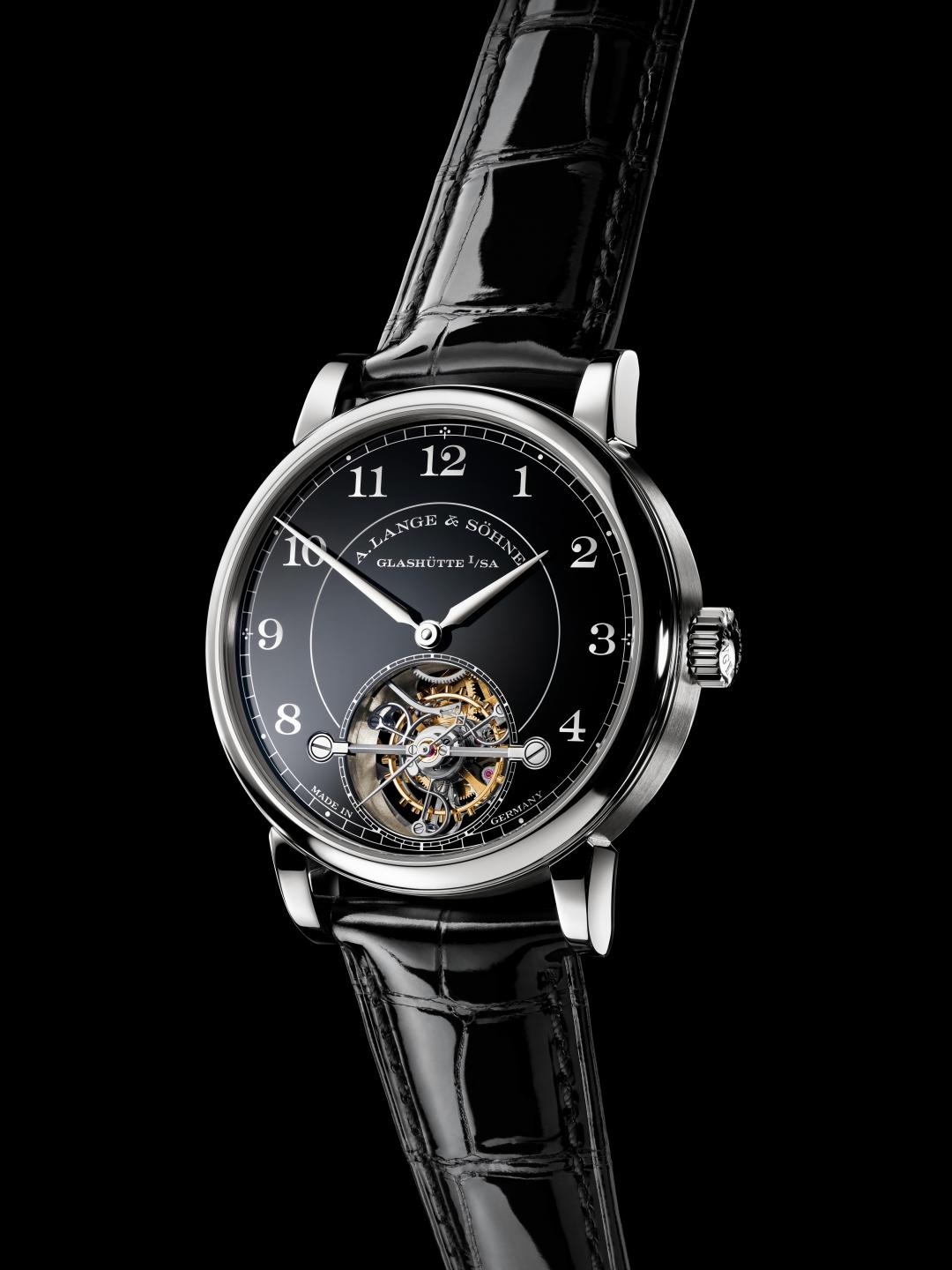 朗格全新推出全新1815 TOURBILLON鉑金950款結，配備39.5毫米鉑金950錶殼，全球限量50只，價格店洽。（朗格提供，以下同）