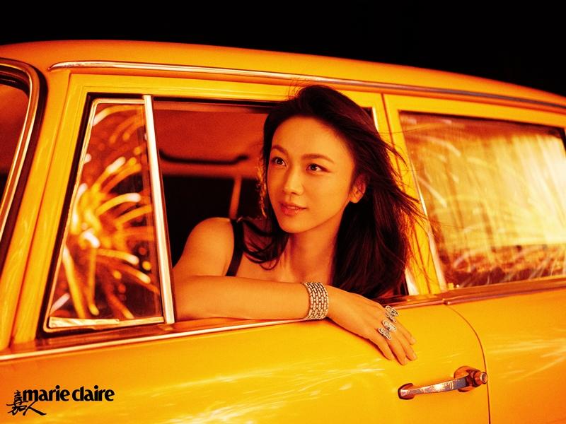 復古氛圍的拍攝風格非常適合湯唯。（De Beers提供）