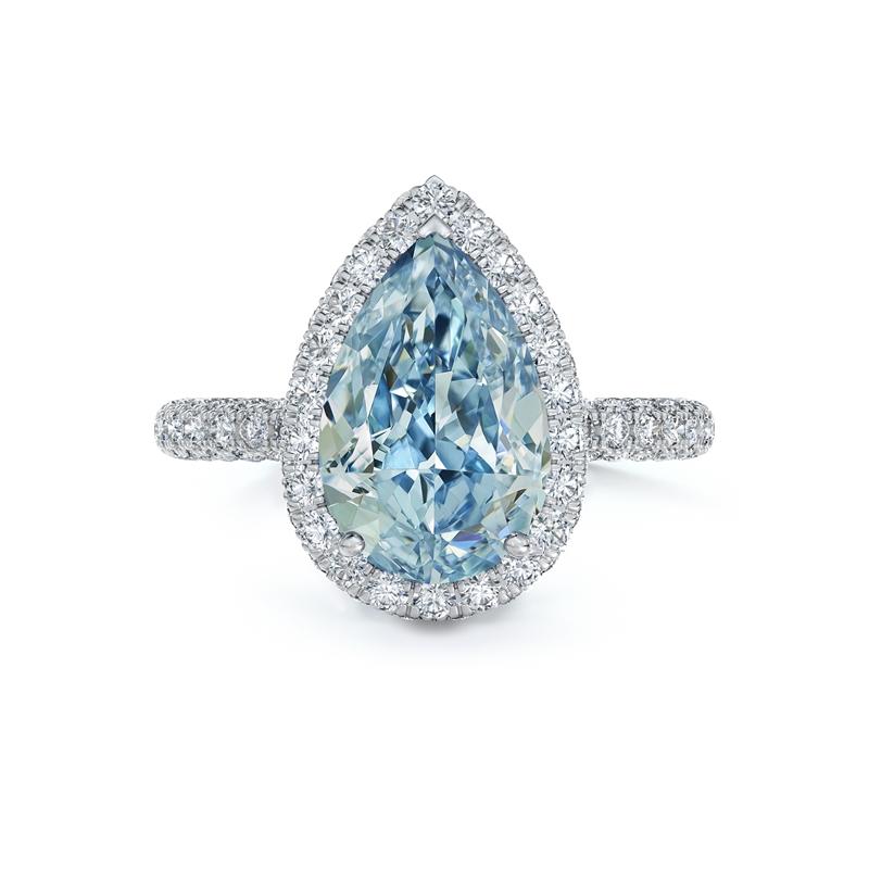 湯唯佩戴：De Beers Aura高級珠寶梨形切割藍鑽戒指。（De Beers提供）