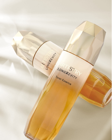 時光金耀精華凝露#皇后水 125ml/3,950元。
