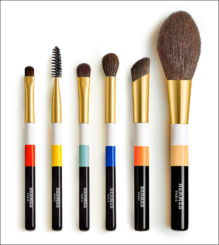 愛馬仕Les Voyageurs限量版攜帶式化妝刷，蜜粉刷（圖右起）、多用底妝刷、暈染刷、打底刷、眉睫刷、唇刷，共6支，18,480元。