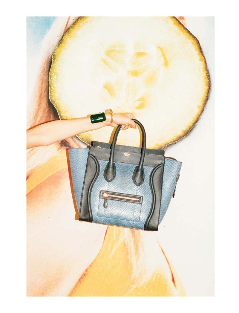 CELINE 2011年的形象廣告，就是以Luggage Phantom包為主打。
