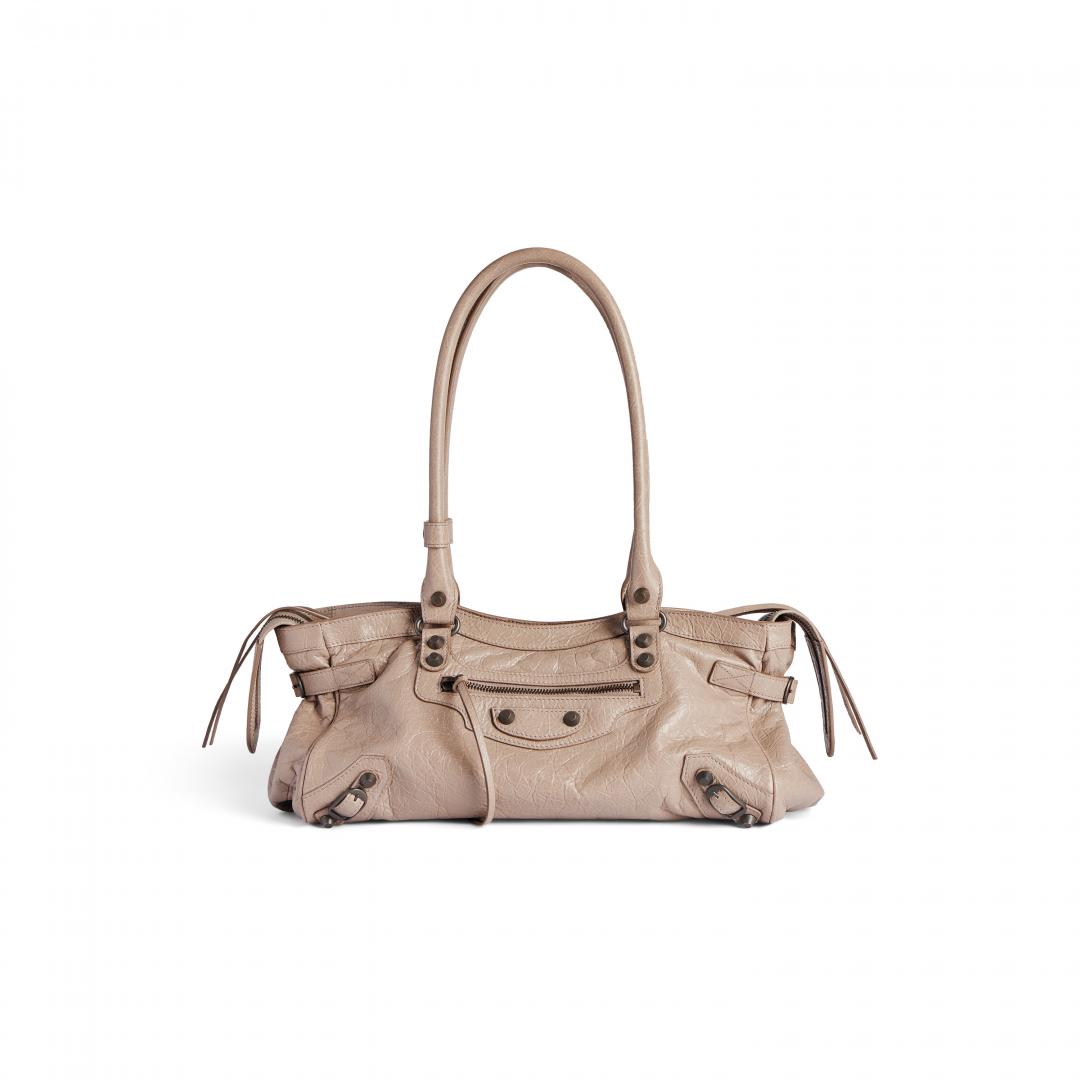 Balenciaga Le City杏色橫長款肩背包，75,750元。