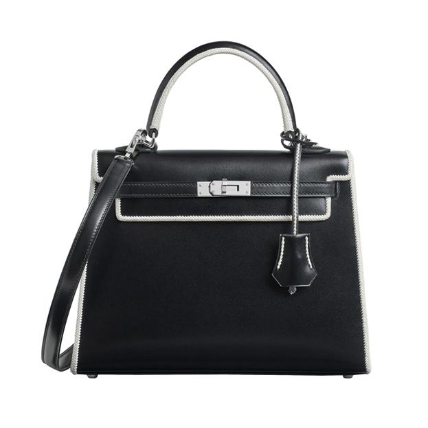 Hermès Sac Kelly Sellier Sogueria en box小牛皮肩背包，1,306,700元。