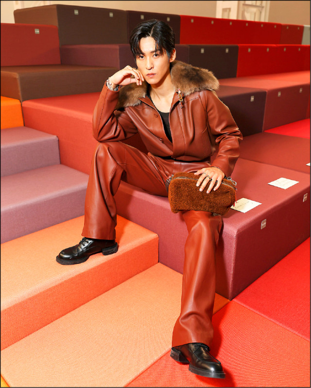 日本男星目黑蓮、韓國人氣女團2NE1成員Dara齊聚米蘭FENDI春夏秀場。