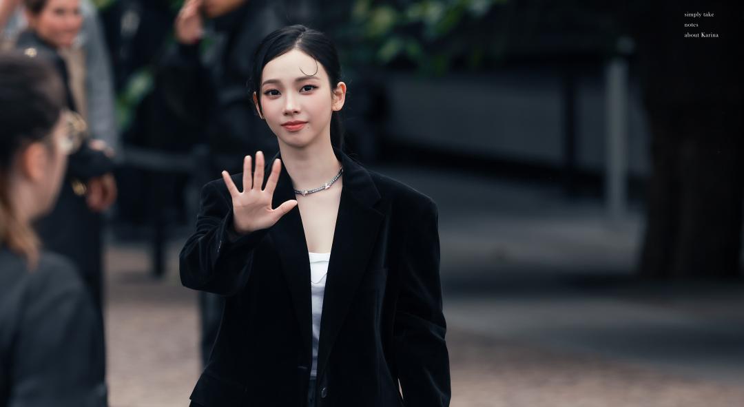 Karina連續幾季成為PRADA秀場的韓國巨星嘉賓。