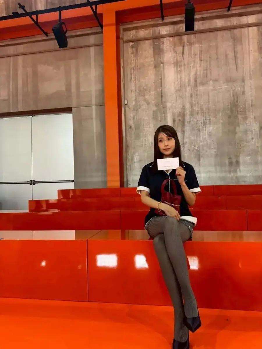 有村架純受邀前往米蘭參加Prada時裝秀。（翻攝自IG@kasumi_arimura.official）