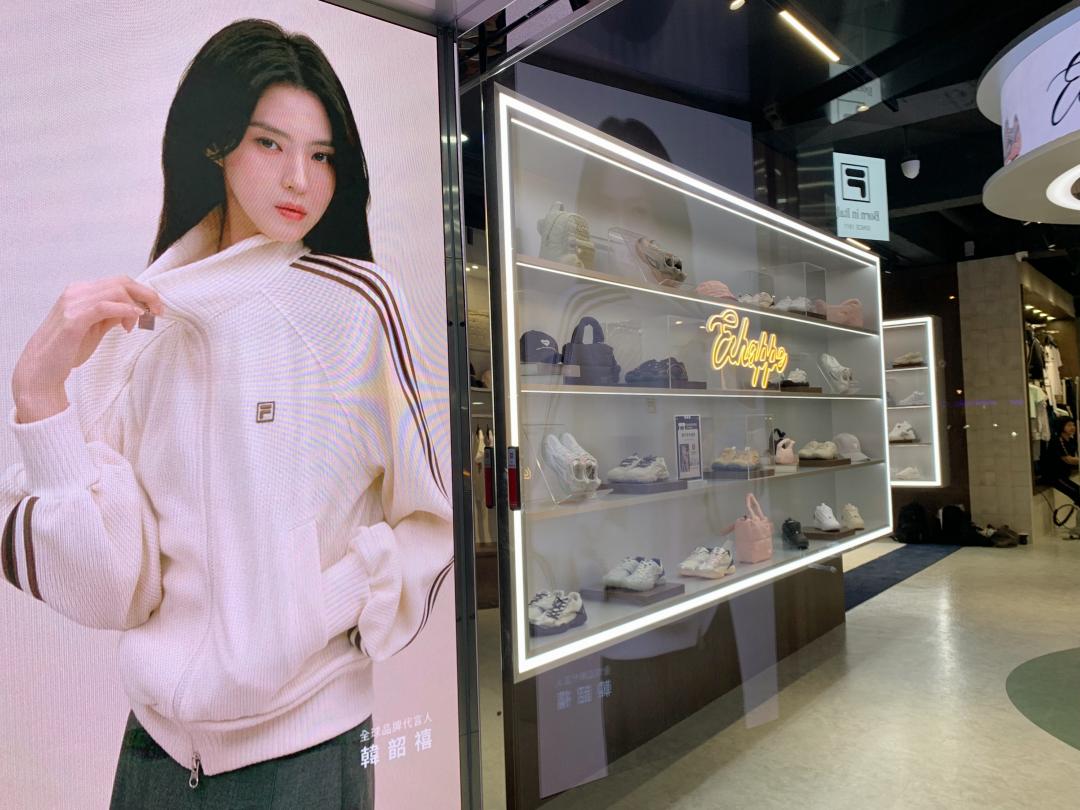 FILA 1911 TAIPEI 時尚概念店內裝同步明洞旗艦店風格。