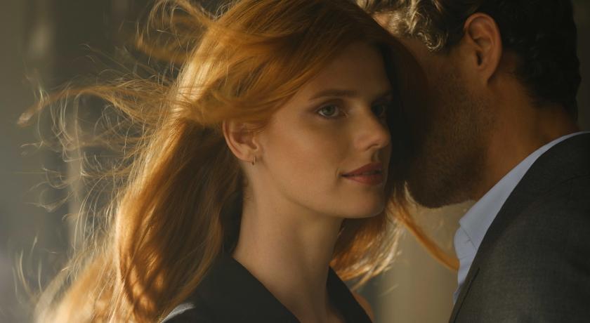 法國女生隨時「準備好」的秘訣被挖出！從身體到頭髮全靠一瓶輕鬆搞定