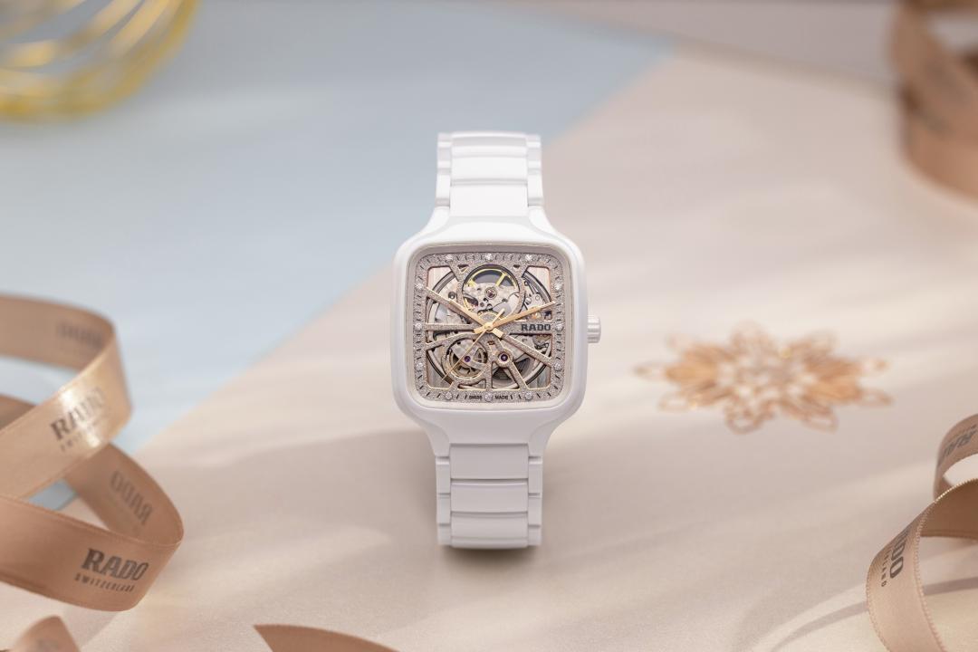 RADO True Square 真我方形系列高科技陶瓷鏤空腕錶白色款，103,100元。（RADO提供，以下同）