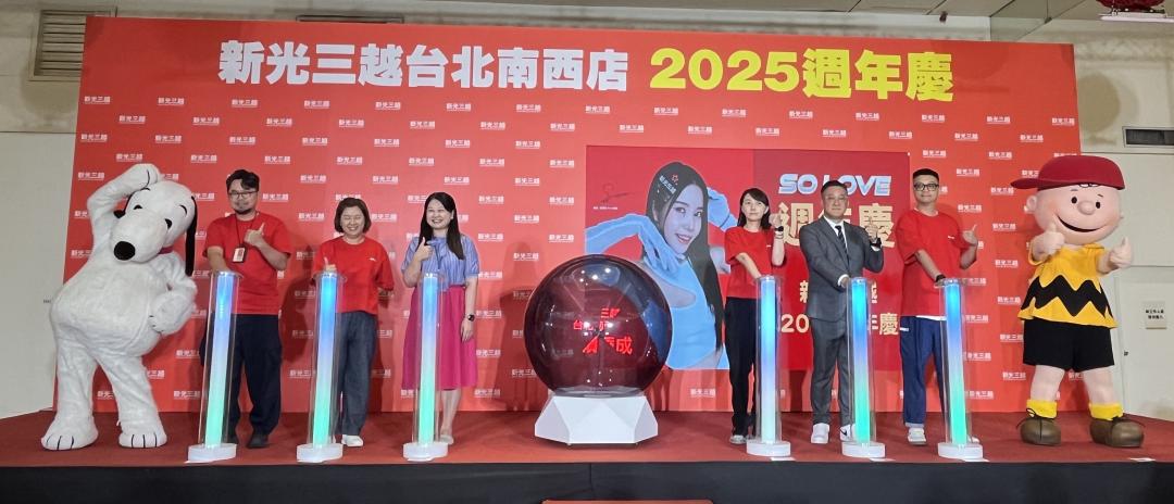 新光三越週年慶筆滿化妝品2,000元送2,000點門檻剛好鎖定彩妝年輕客層。