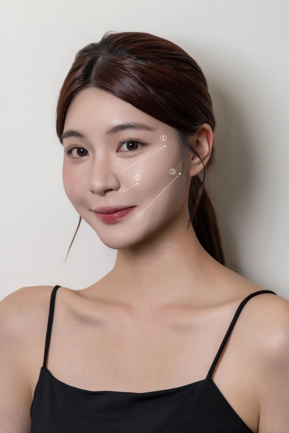 韓國最夯的「線雕拉提修容術」，利用淺色的遮瑕產品、透過三條線就能達成。
