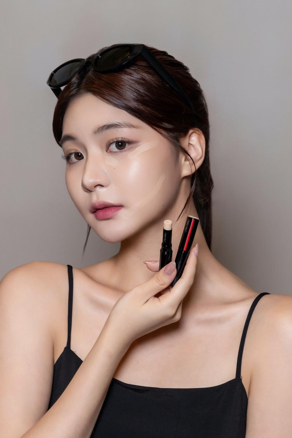 資生堂超進化光感輕潤遮瑕棒，具有極度柔順絲滑的奶油質地超好推。